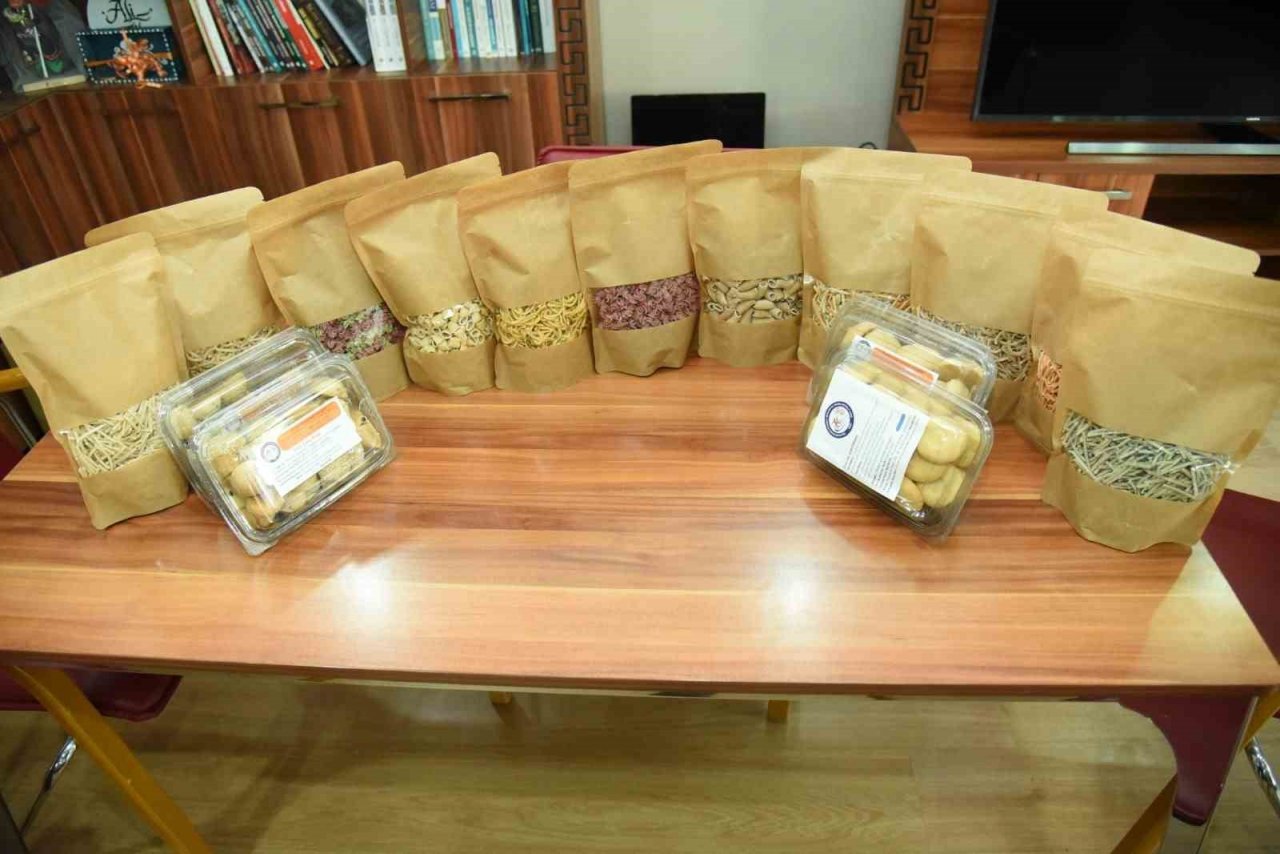 Meslek lisesi öğrencilerinden depremzedelere maddi destek