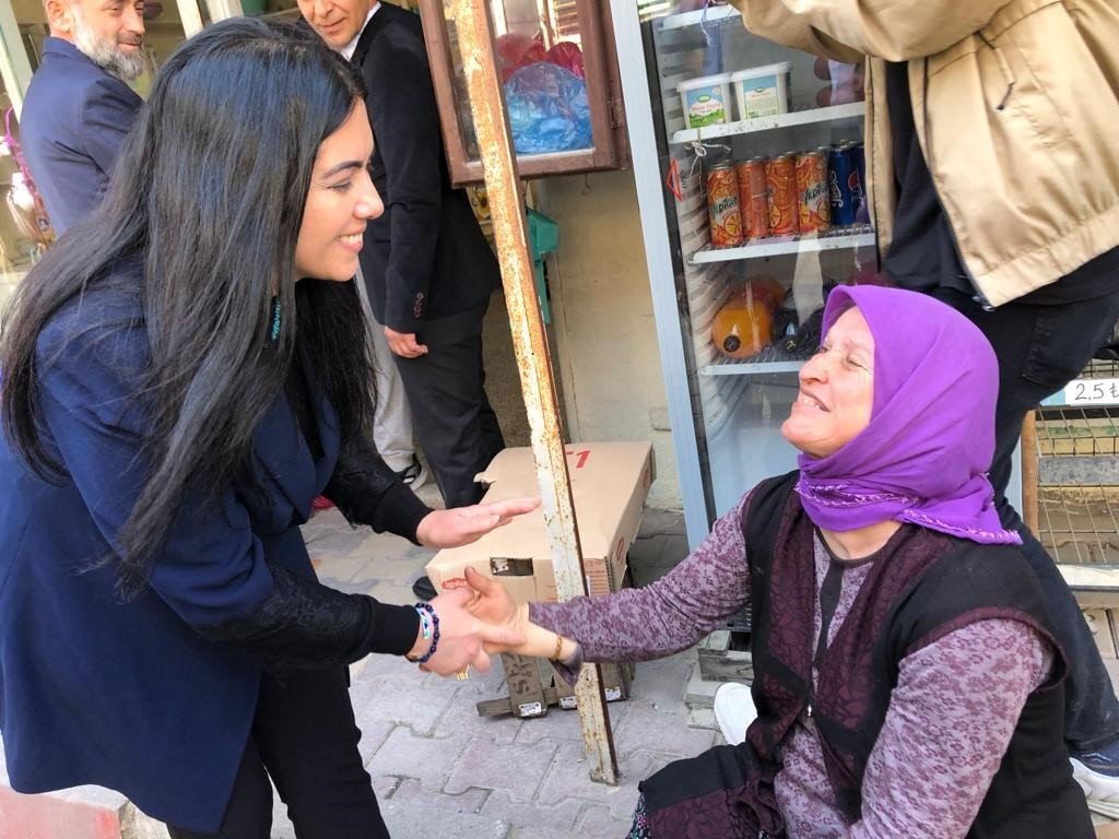 MHP Milletvekili adayları Yortan’da esnaf gezdi
