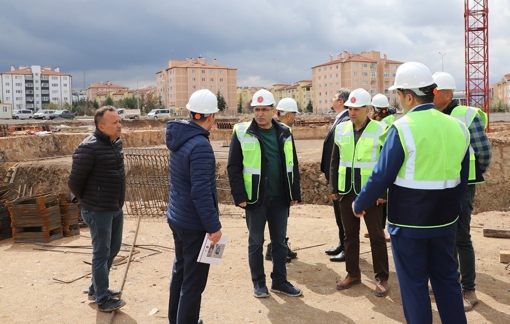 Rektör Aktekin: "Birkaç ay içerisinde ağız ve diş sağlığı alanında hizmet vermeye başlayacağız"