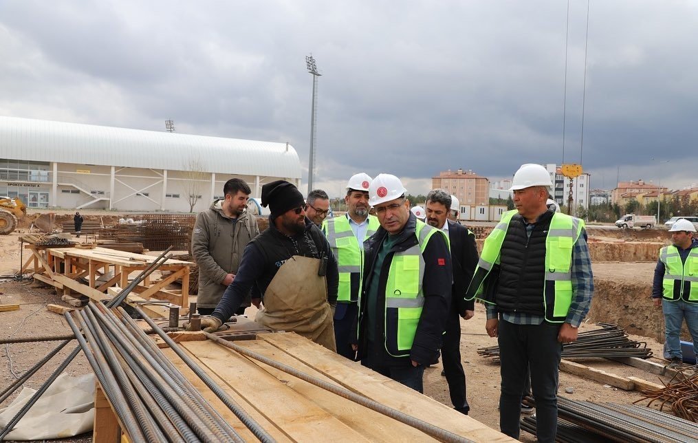 Rektör Aktekin: "Birkaç ay içerisinde ağız ve diş sağlığı alanında hizmet vermeye başlayacağız"