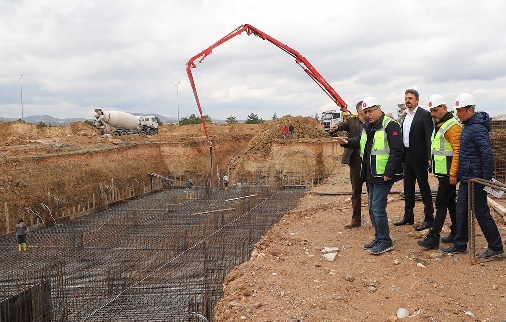 Rektör Aktekin: "Birkaç ay içerisinde ağız ve diş sağlığı alanında hizmet vermeye başlayacağız"