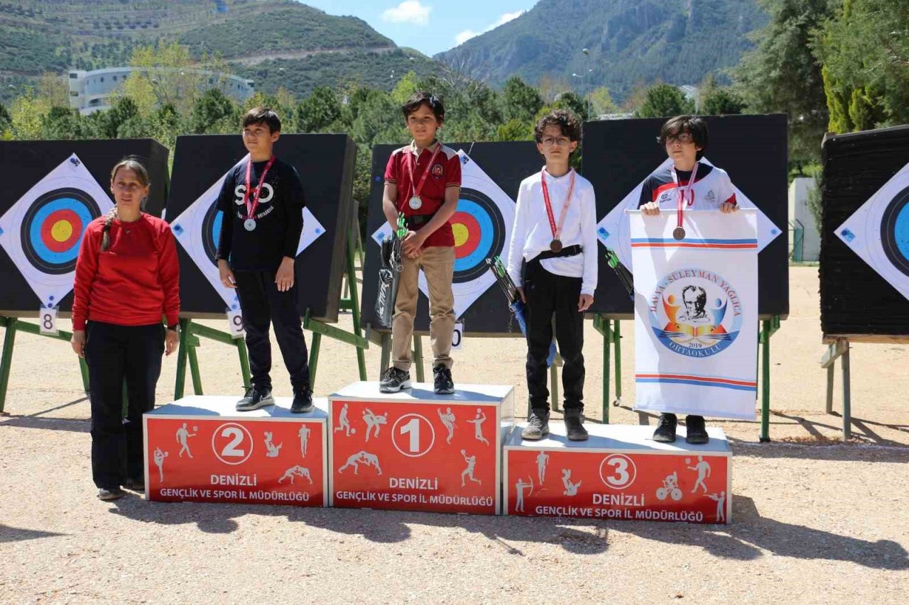 Hedefi 12’den vuran minik okçular göz doldurdu