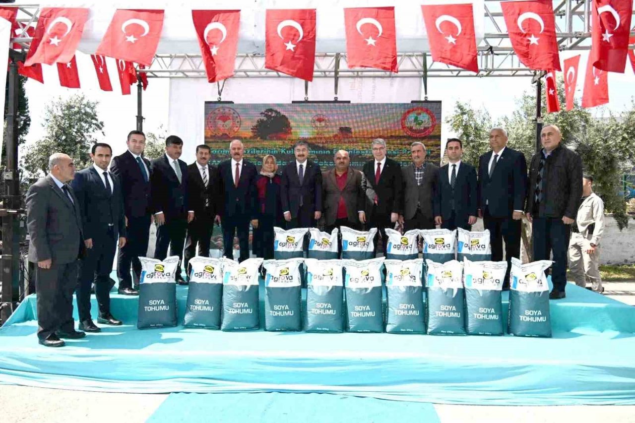 Osmaniye’de depremzede çiftçilere soya tohumu desteği