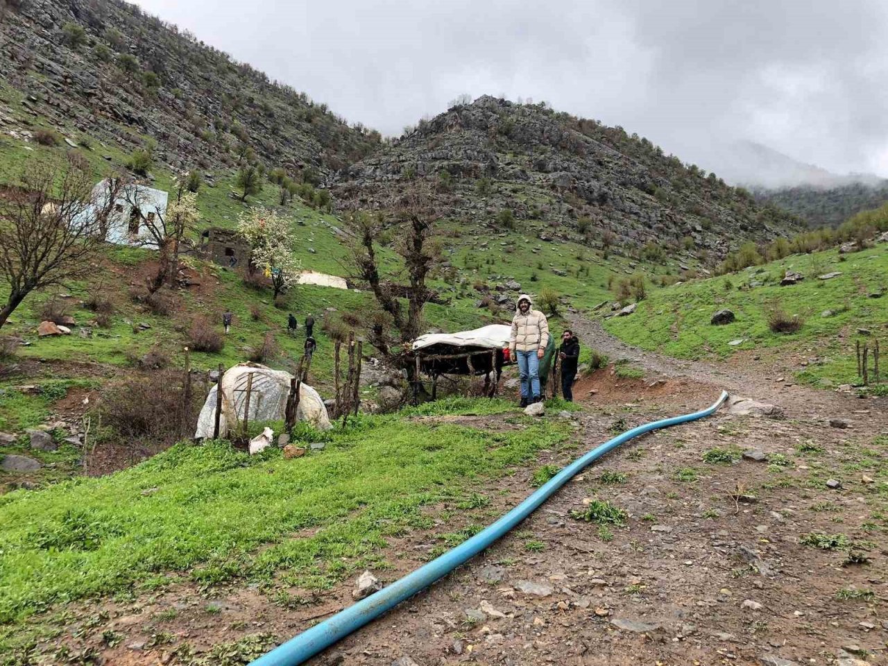 Şırnak’ta sel nedeniyle zarar gören içme suyu şebekesini köylüler onardı