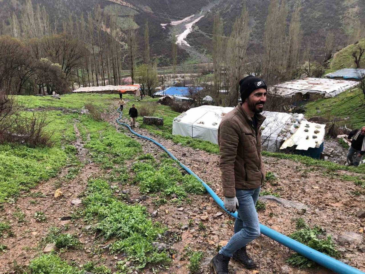 Şırnak’ta sel nedeniyle zarar gören içme suyu şebekesini köylüler onardı