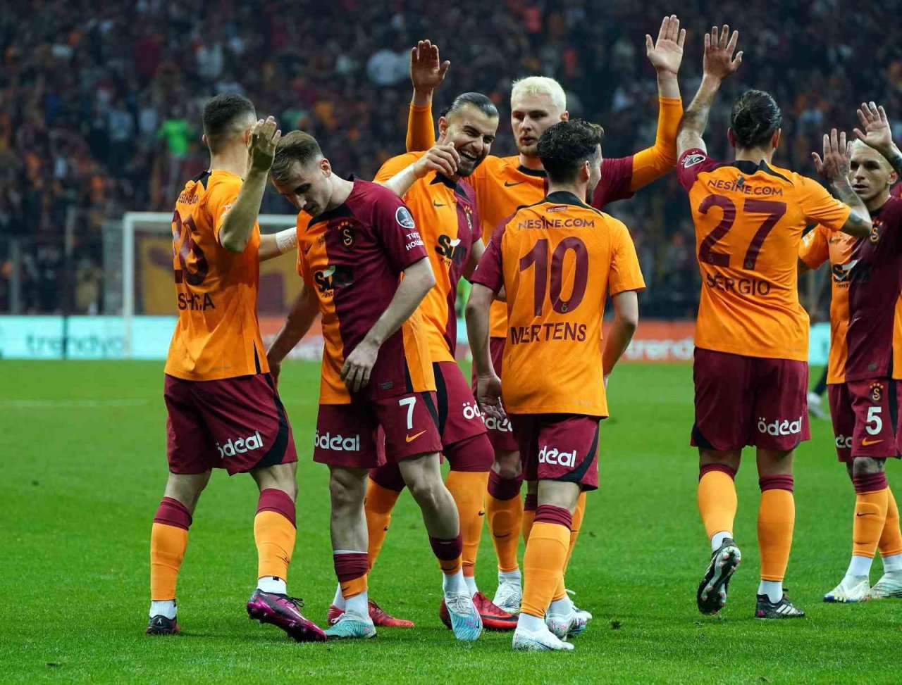 Spor Toto Süper Lig: Galatasaray: 4 - Kayserispor: 0 (İlk yarı)