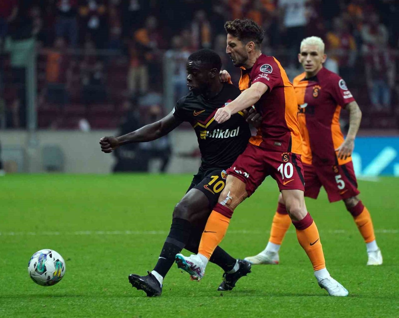 Spor Toto Süper Lig: Galatasaray: 4 - Kayserispor: 0 (İlk yarı)