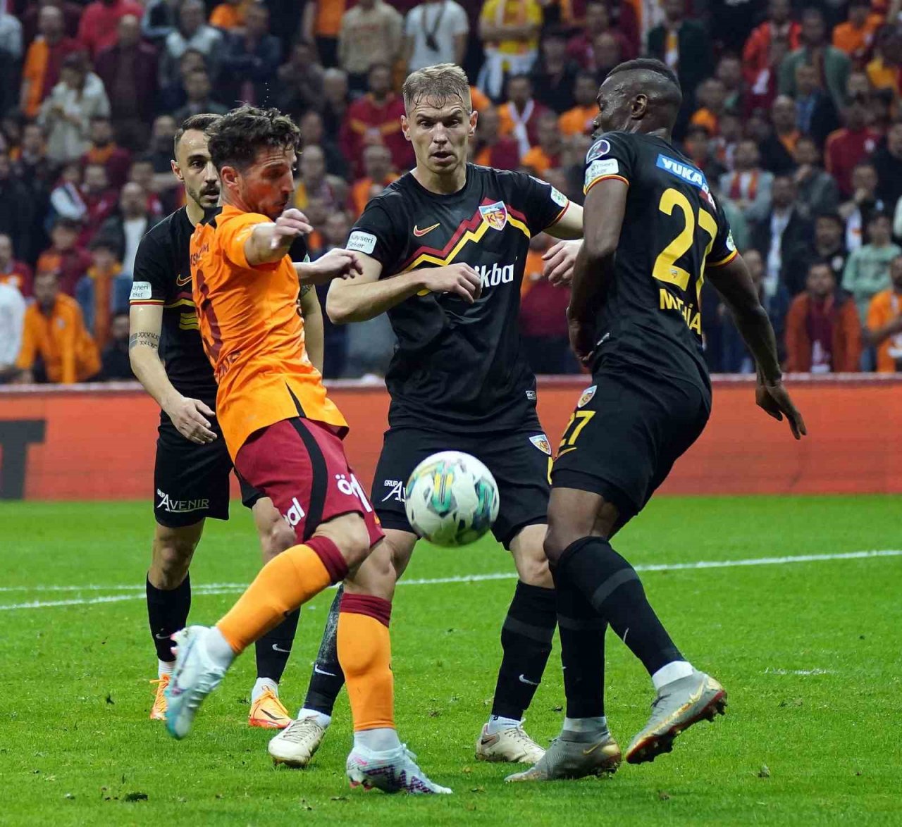Spor Toto Süper Lig: Galatasaray: 4 - Kayserispor: 0 (İlk yarı)