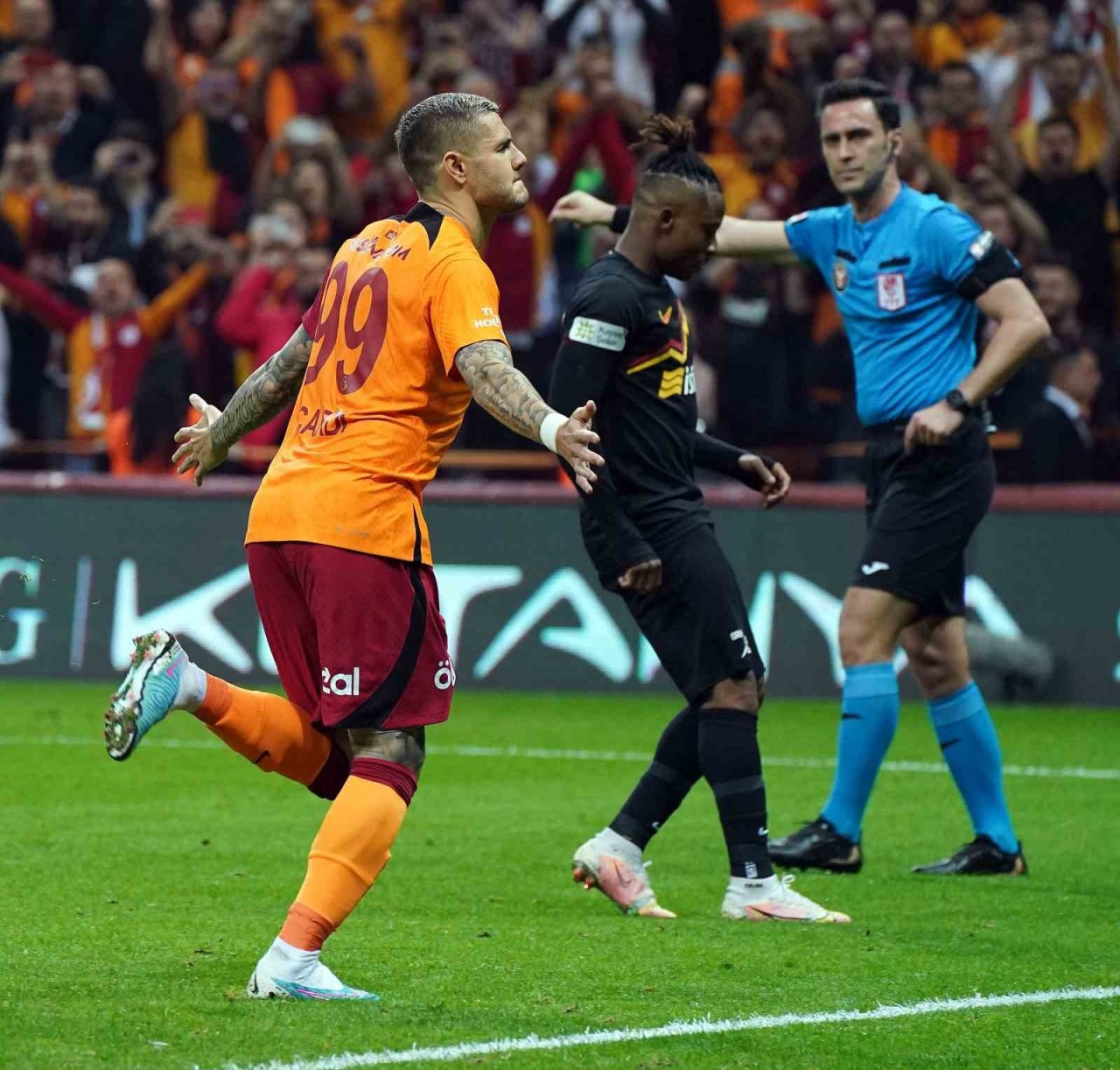 Spor Toto Süper Lig: Galatasaray: 4 - Kayserispor: 0 (İlk yarı)