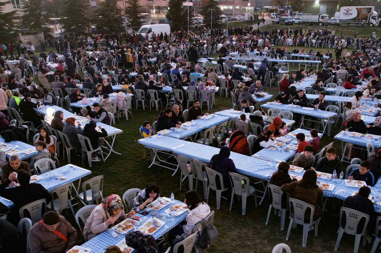 Ramazan bereketi 3 bin vatandaşla Çamlıca’da paylaşıldı