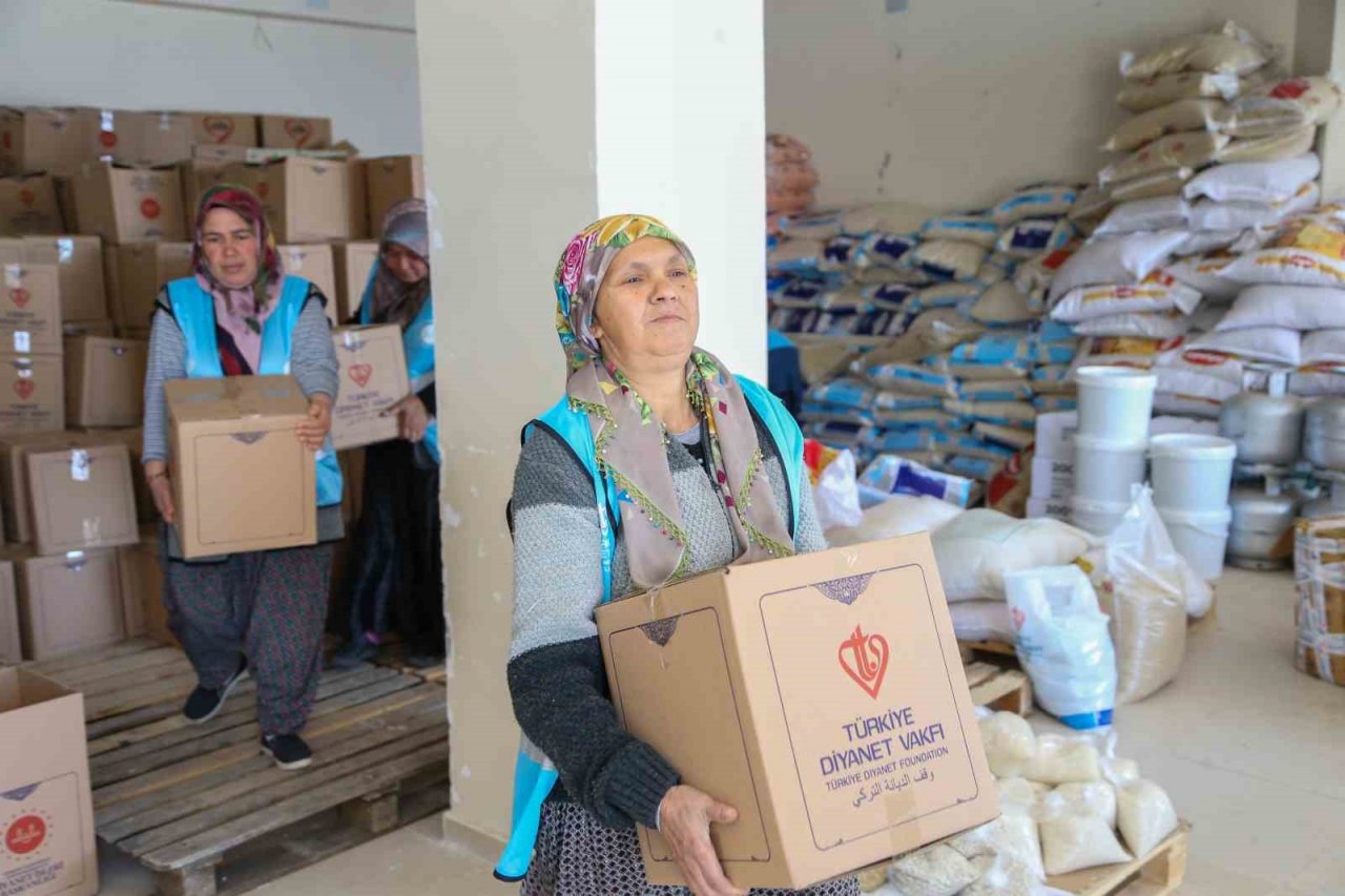TDV Genel Müdürü Turan: “Yaralar sarılıncaya kadar tüm gücümüz ve imkanımızla deprem bölgesindeyiz”