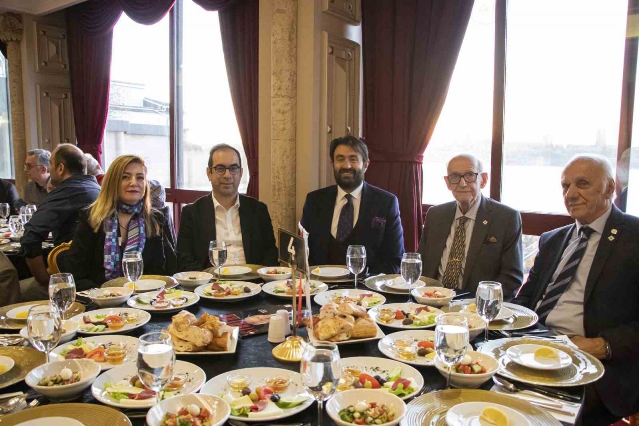 Futbol dünyası, Türkiye Futbol Vakfı’nın düzenlediği iftarda bir araya geldi