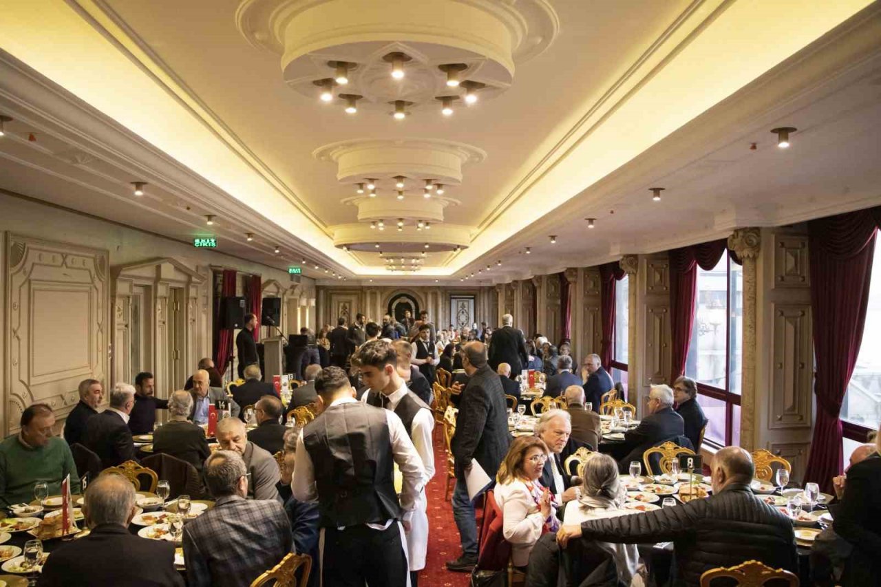 Futbol dünyası, Türkiye Futbol Vakfı’nın düzenlediği iftarda bir araya geldi