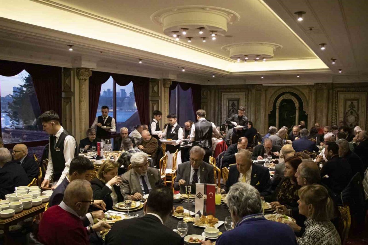 Futbol dünyası, Türkiye Futbol Vakfı’nın düzenlediği iftarda bir araya geldi