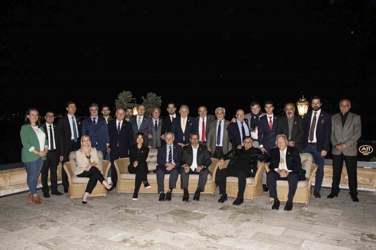 Futbol dünyası, Türkiye Futbol Vakfı’nın düzenlediği iftarda bir araya geldi