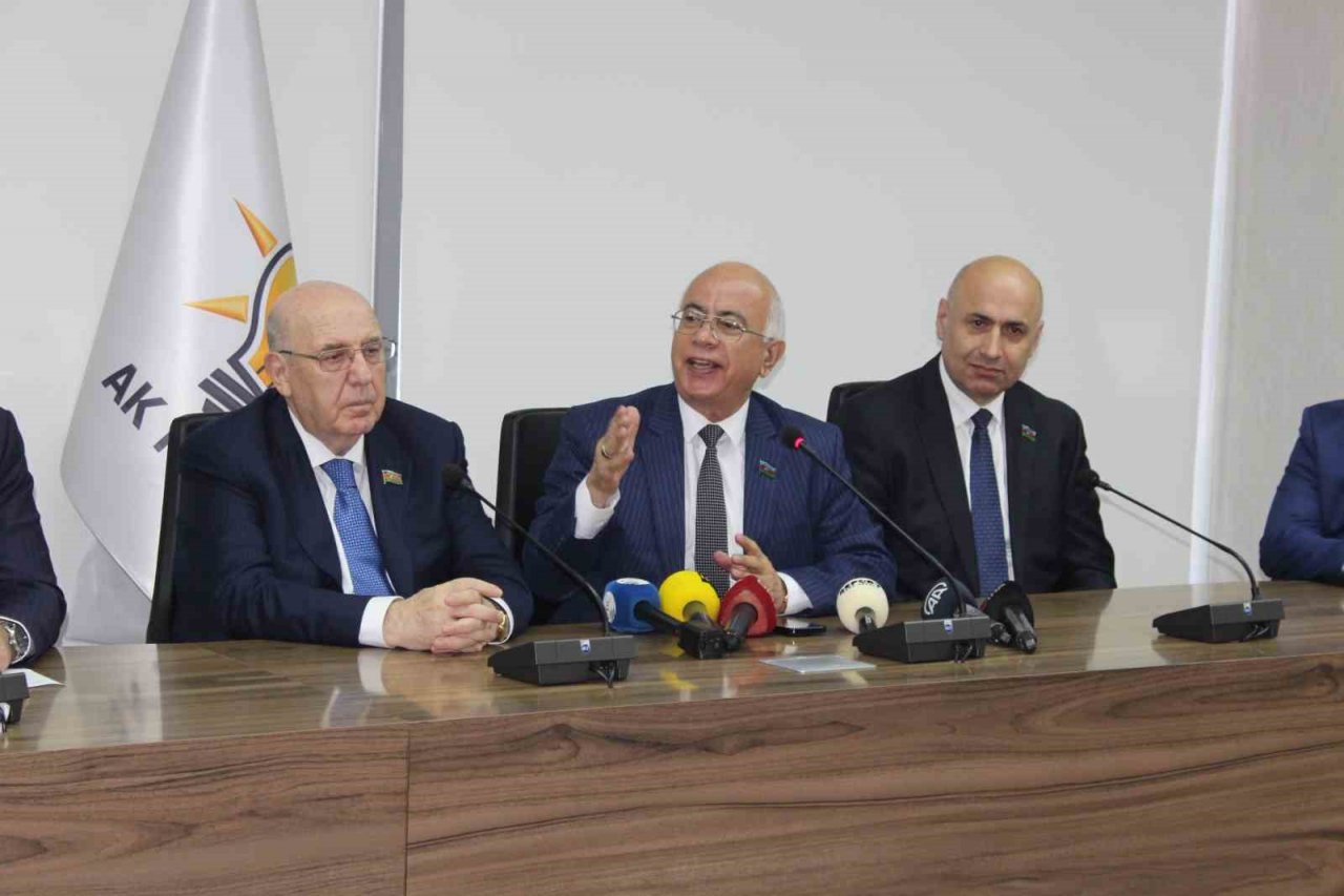 Azerbaycan heyetinden AK Parti İzmir çıkarması