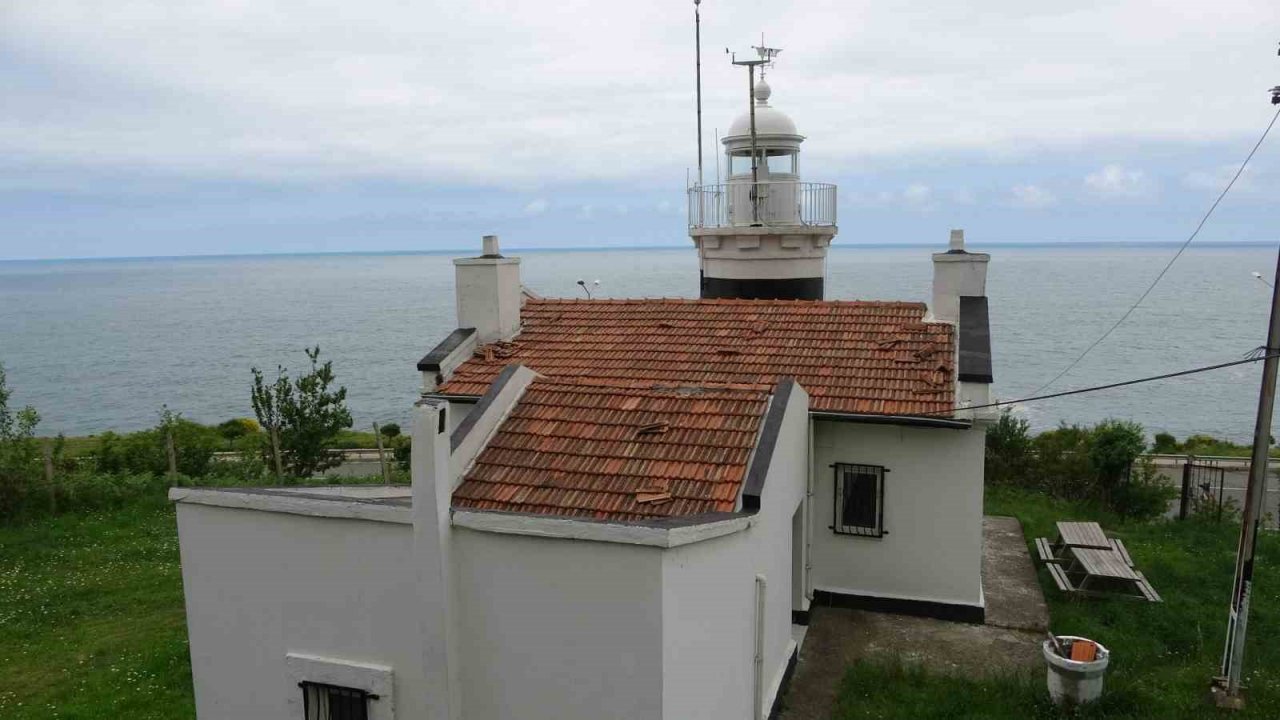 137 yıldır gemilere yol gösteren Yoroz Feneri’nin turizm tesisi olması fikri bürokrasiye takıldı