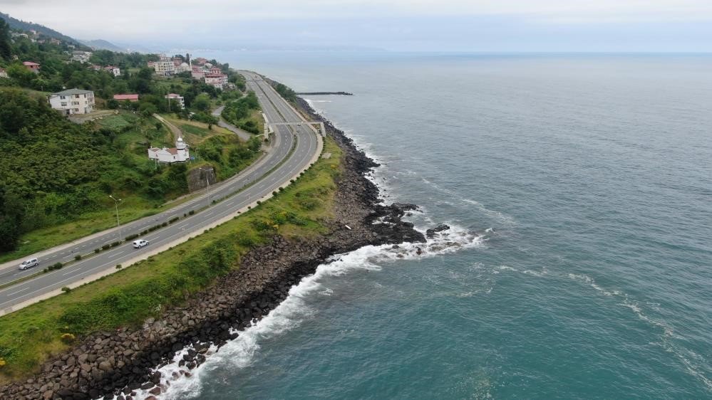 137 yıldır gemilere yol gösteren Yoroz Feneri’nin turizm tesisi olması fikri bürokrasiye takıldı