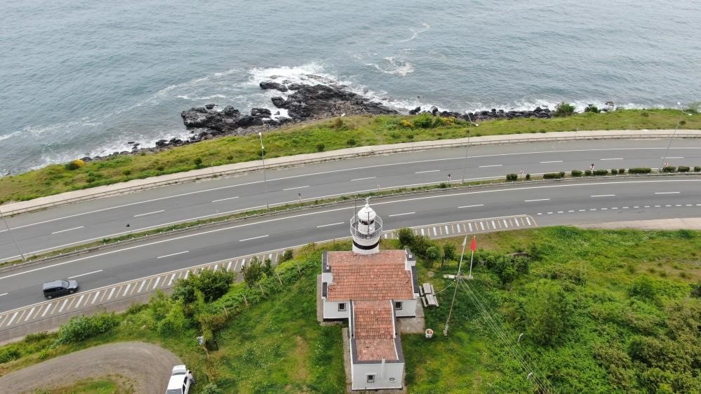 137 yıldır gemilere yol gösteren Yoroz Feneri’nin turizm tesisi olması fikri bürokrasiye takıldı