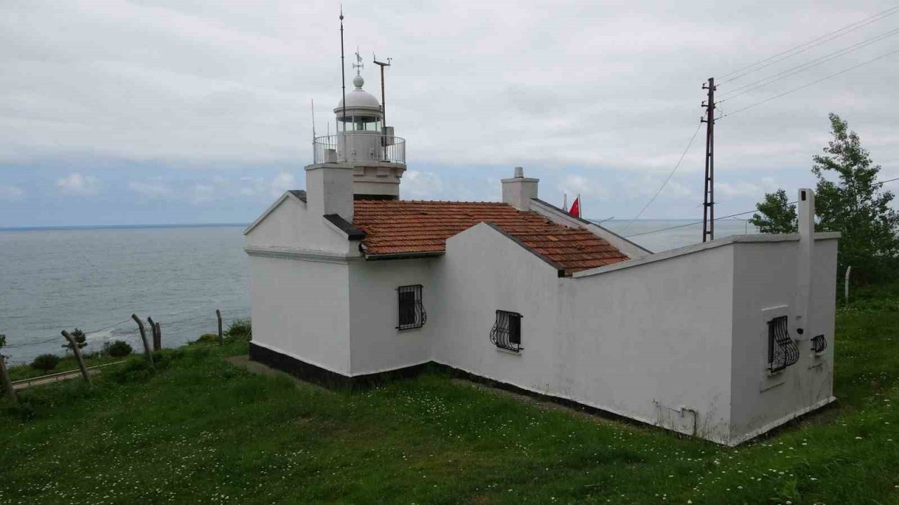 137 yıldır gemilere yol gösteren Yoroz Feneri’nin turizm tesisi olması fikri bürokrasiye takıldı