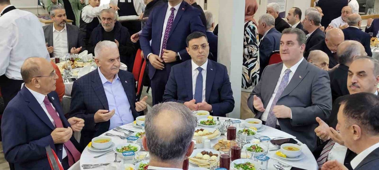 AK Parti Genel Başkanvekili Yıldırım: "Türkiye için, geleceğimiz için, gençlerimiz için istikrar istiyorum"