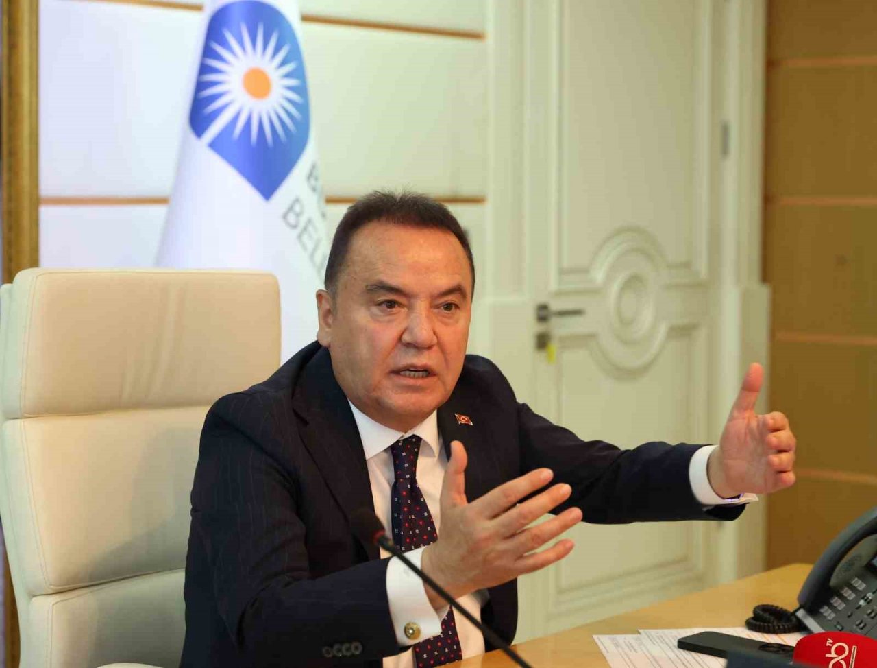 Başkan Böcek: “Kırcami imar sorununu ortak akıl ile çözüme kavuşturuyoruz”