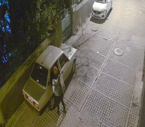 Otomobil hırsızlarının rahat tavırları pes dedirtti