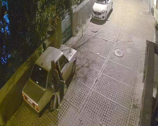 Otomobil hırsızlarının rahat tavırları pes dedirtti