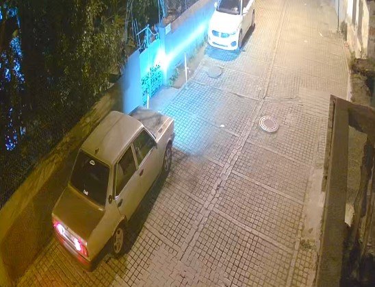 Otomobil hırsızlarının rahat tavırları pes dedirtti