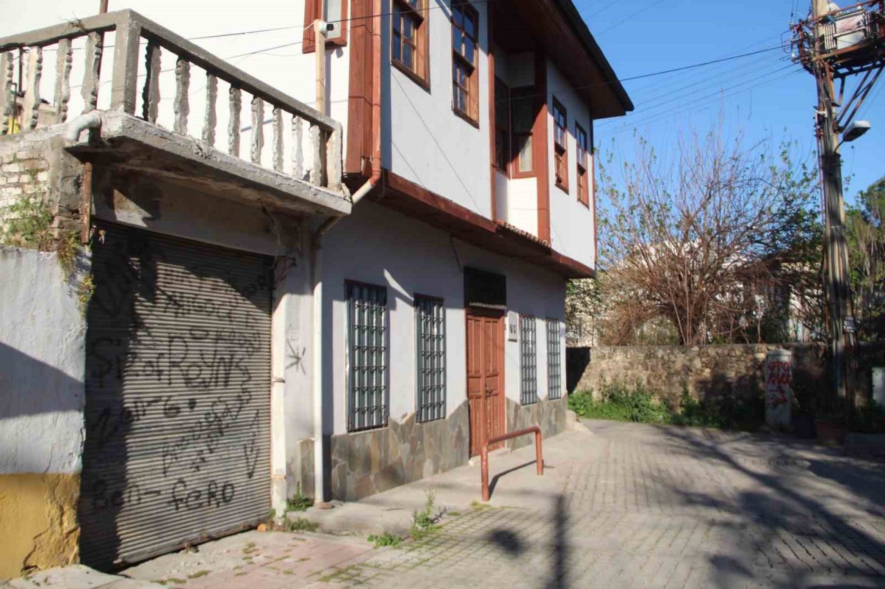 Otomobil hırsızlarının rahat tavırları pes dedirtti