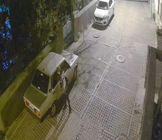 Otomobil hırsızlarının rahat tavırları pes dedirtti