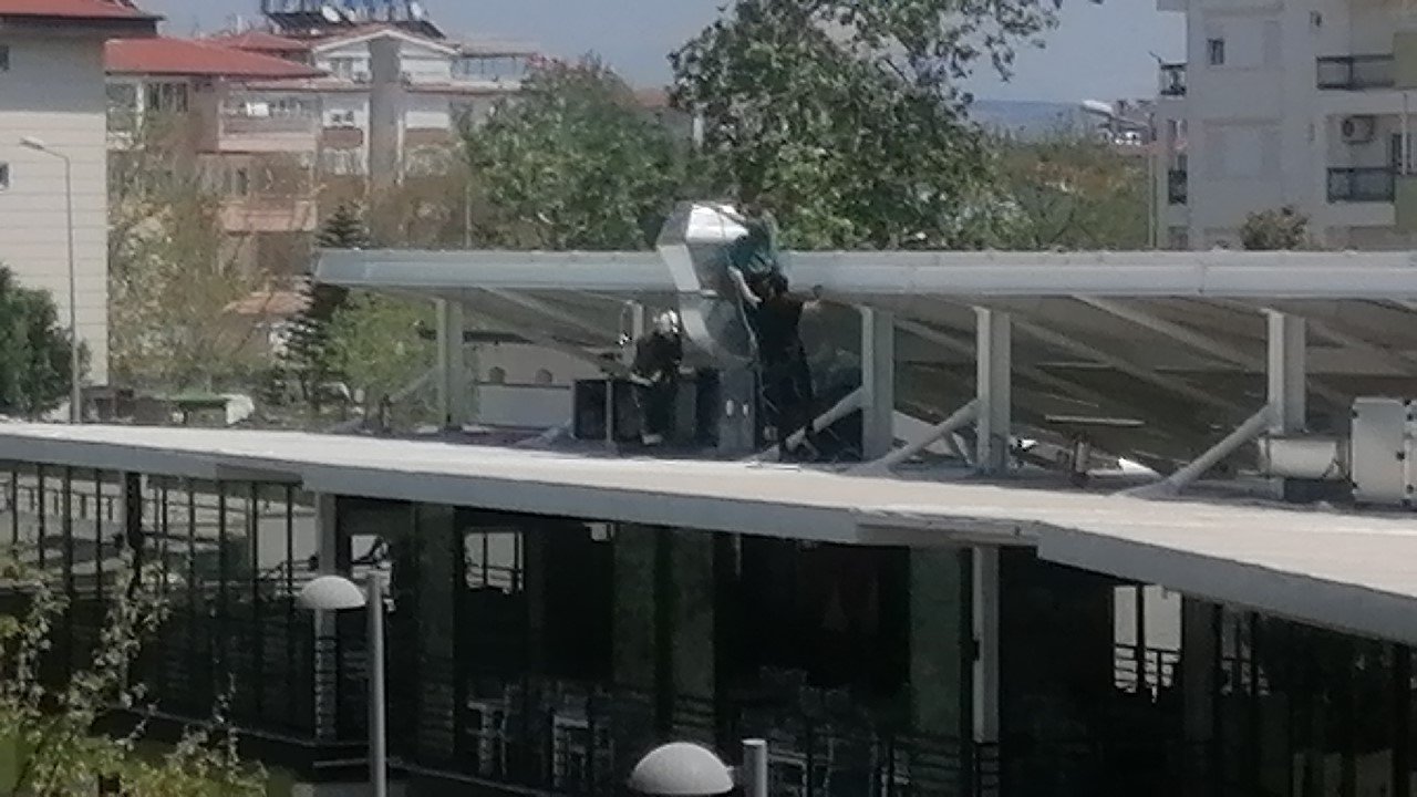 Manavgat Balıkçılar Çarşısı’nda baca yangını ucuz atlatıldı