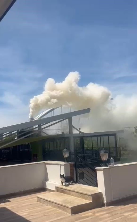 Manavgat Balıkçılar Çarşısı’nda baca yangını ucuz atlatıldı