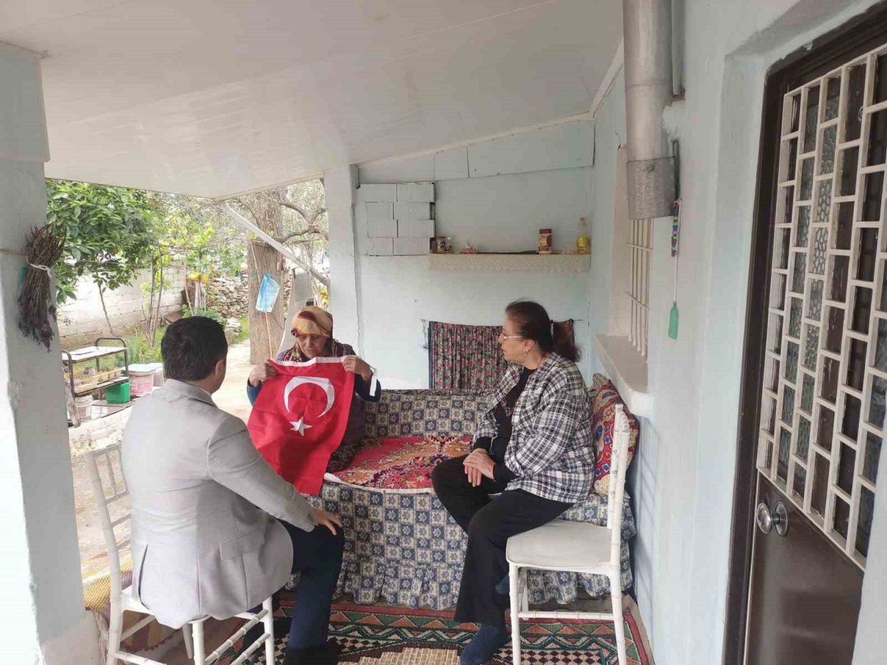 Aydın Aile ve Sosyal Hizmetler İl Müdürü Turan Efeler’de vatandaşlarla buluştu