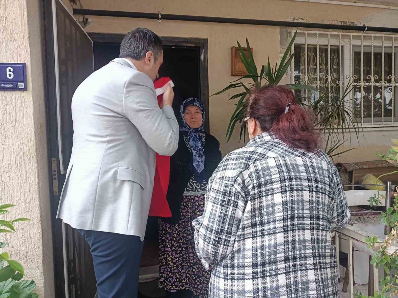 Aydın Aile ve Sosyal Hizmetler İl Müdürü Turan Efeler’de vatandaşlarla buluştu