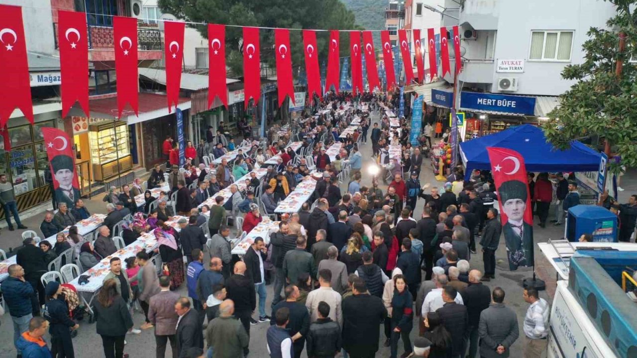 Aydın Büyükşehir Belediyesi 15 bin kişiyi aynı sofrada buluşturdu