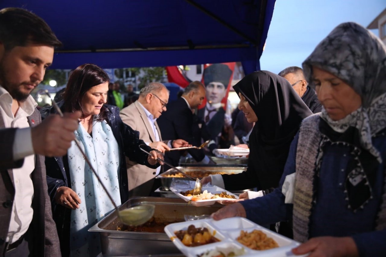 Aydın Büyükşehir Belediyesi 15 bin kişiyi aynı sofrada buluşturdu