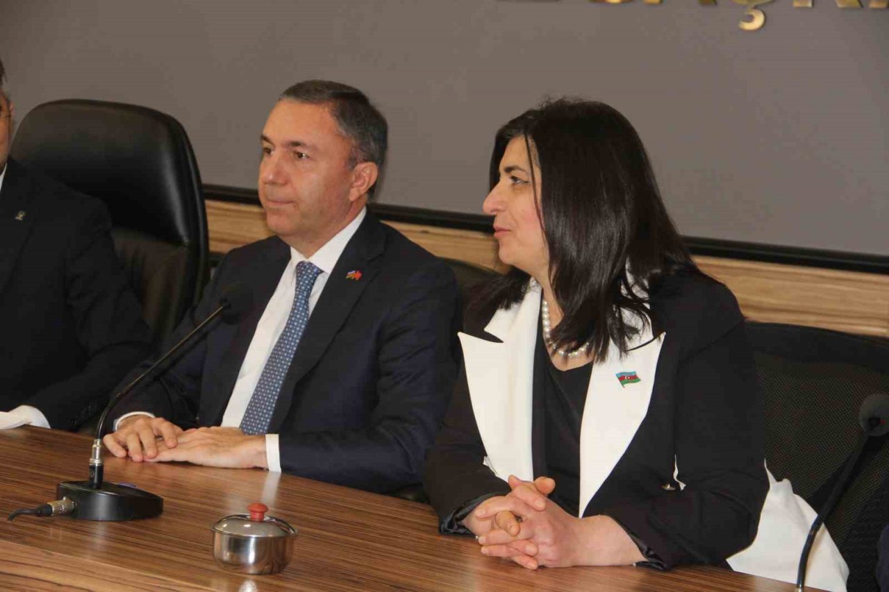 Azeri milletvekilleri Erzurum’da