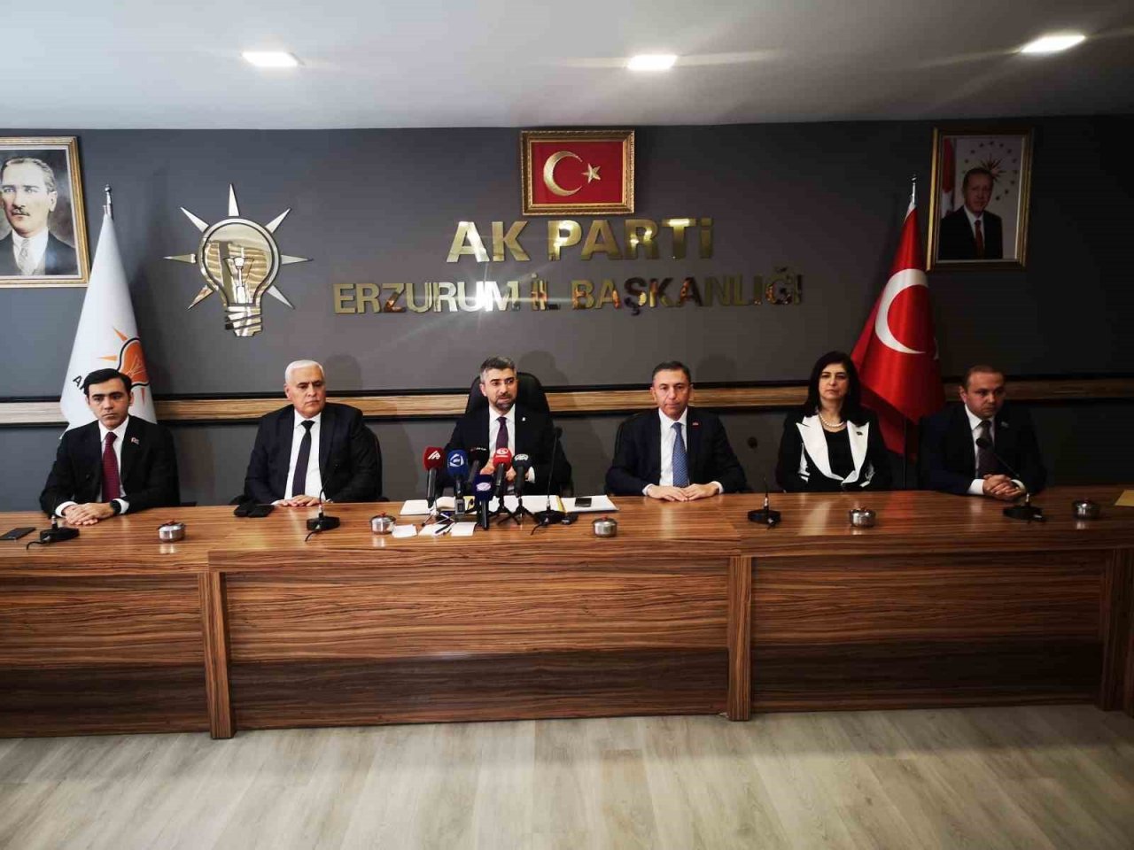Azeri milletvekilleri Erzurum’da
