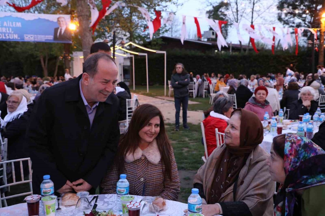 Büyükçekmeceli kadınlar Edirne’de iftar yemeğinde bir araya geldi