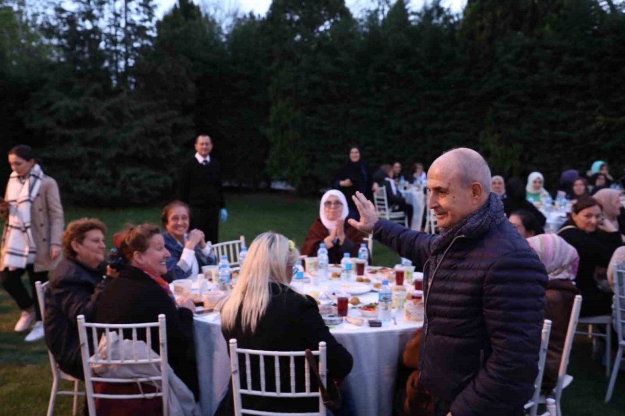 Büyükçekmeceli kadınlar Edirne’de iftar yemeğinde bir araya geldi