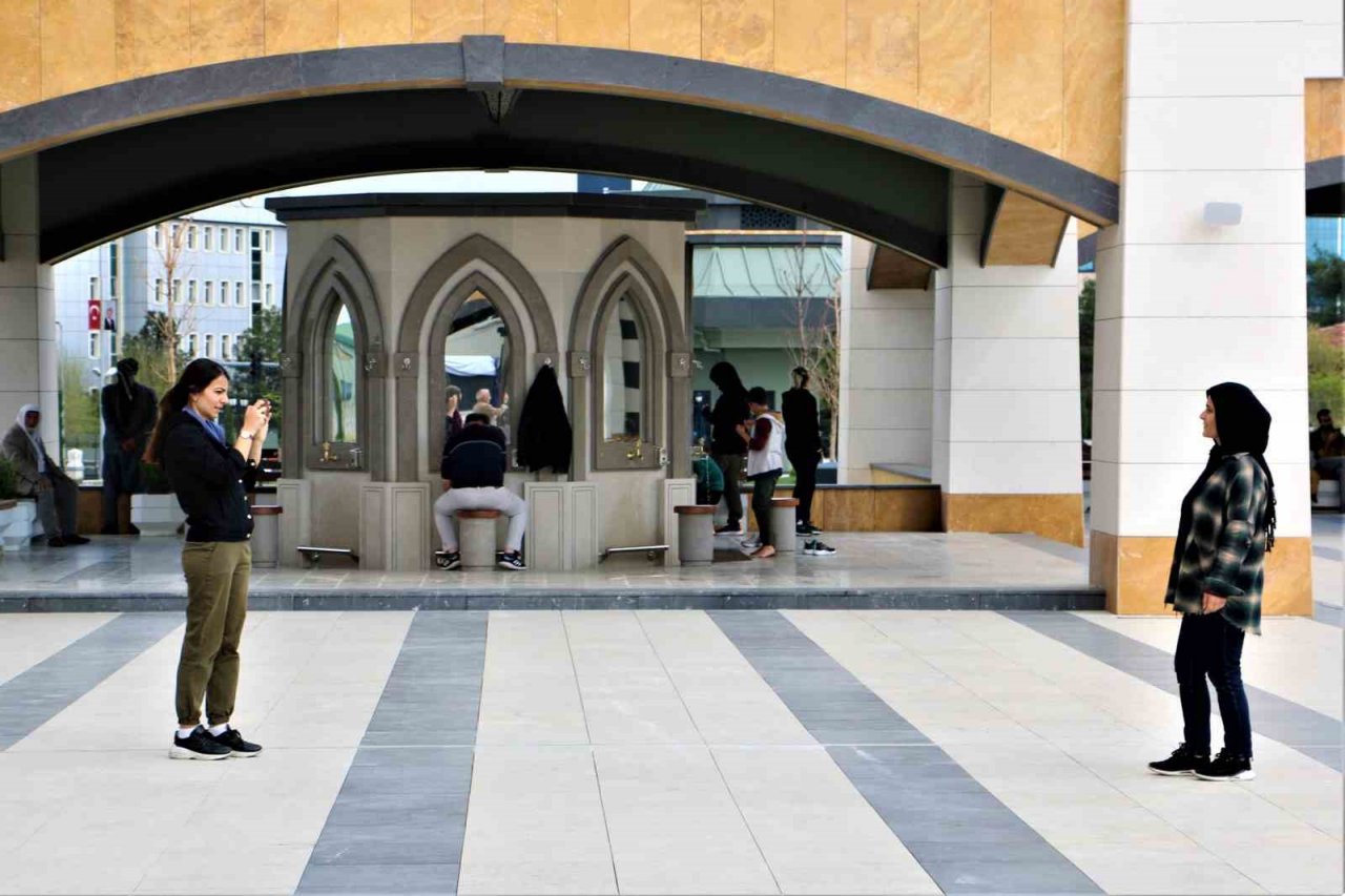 Selahaddin Eyyubi Camii’ne akın ettiler