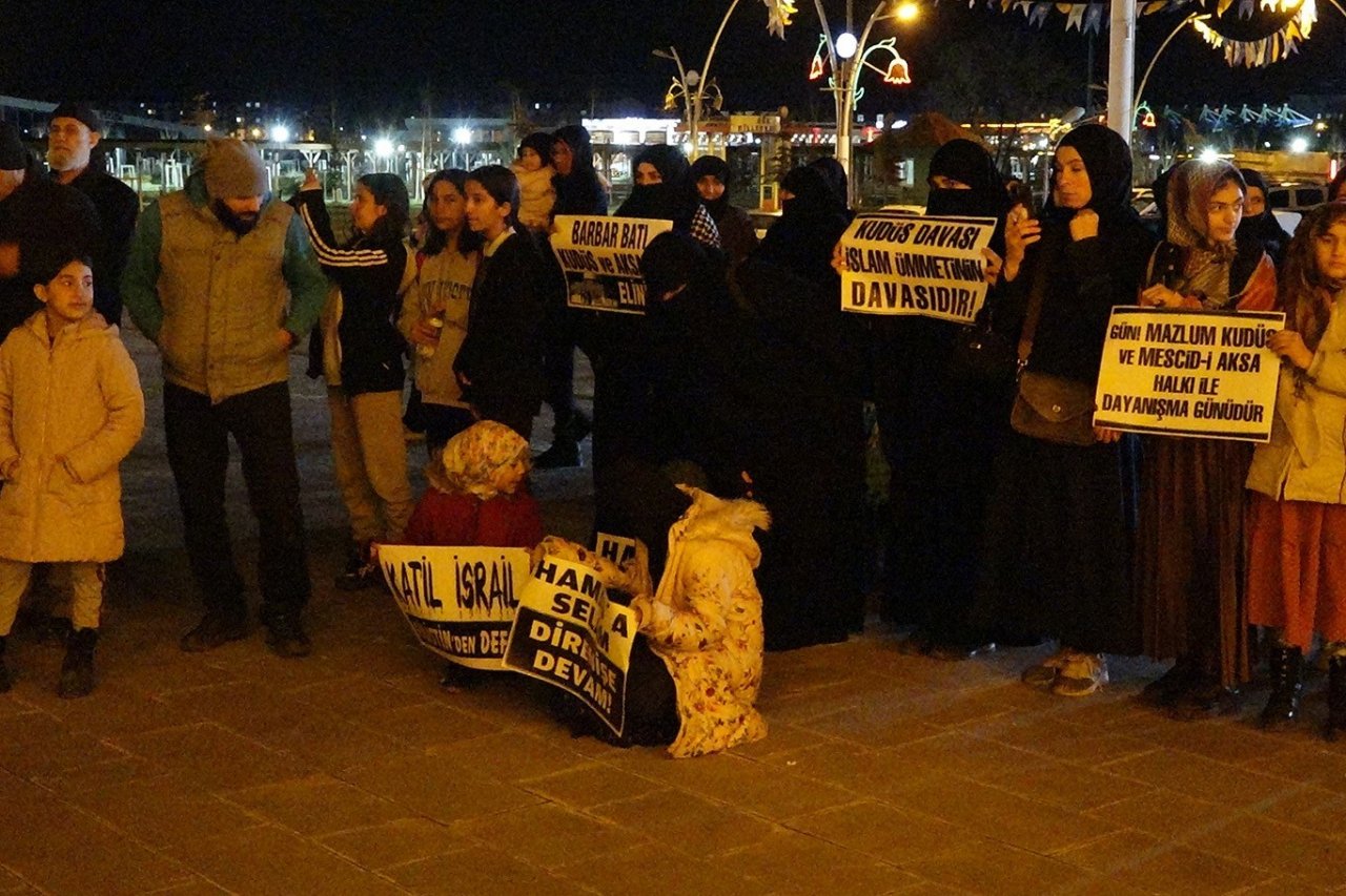 "Dünya Kudüs Günü" münasebeti ile Ağrı’da basın açıklaması gerçekleştirildi