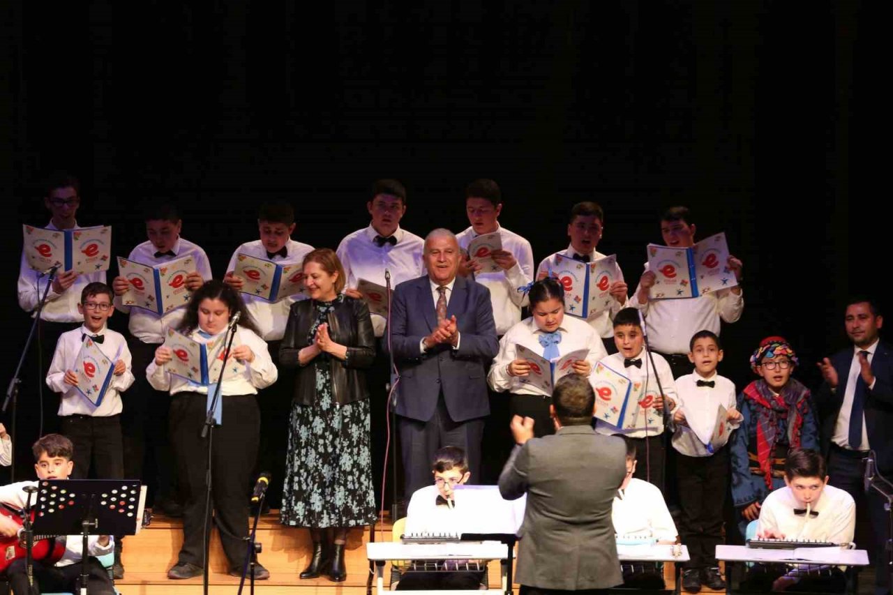 Efeler’de otizmli bireyler hünerlerini sergiledi