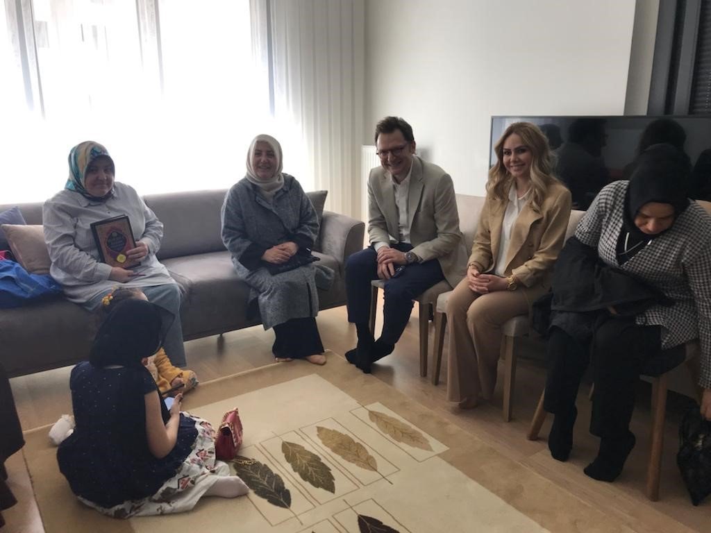 Ünlü kalp cerrahı Yerebakan kadın seçmenlerle buluştu