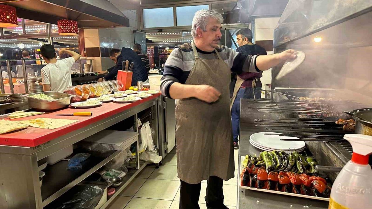 Gastronomi kenti Elazığ’da iftar menüsünün vazgeçilmezi saç tava oldu