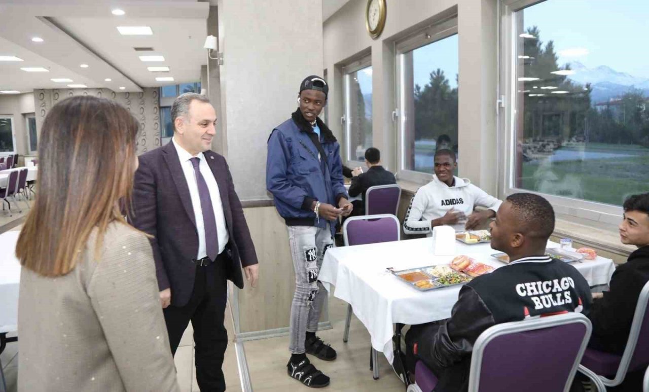 Rektör Altun, uluslararası öğrencilerle bir araya geldi