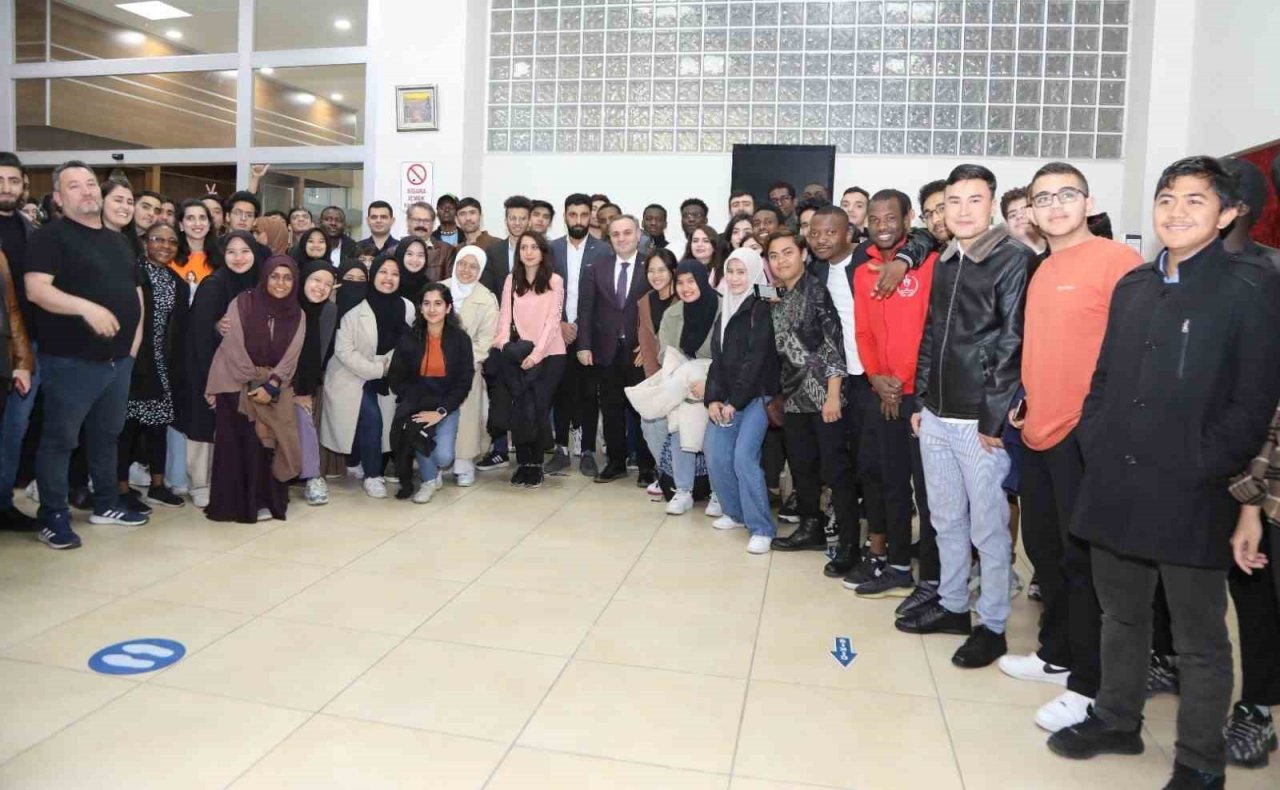 Rektör Altun, uluslararası öğrencilerle bir araya geldi