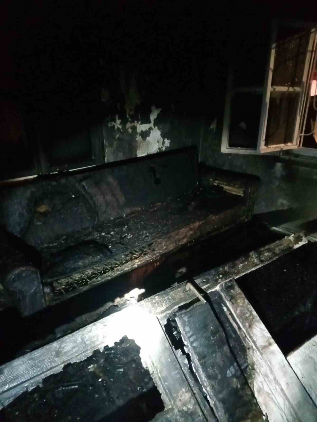 Erzincan’da ev yangını