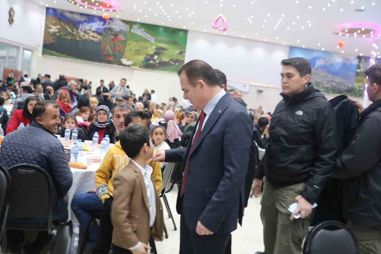 Vali Akbıyık bin kişi ile iftar açtı